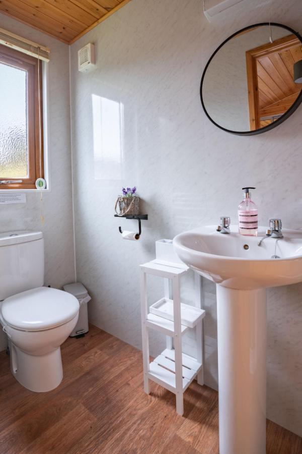 Chalet Loch Leven Lodge 12 By Interhome Kinross ภายนอก รูปภาพ